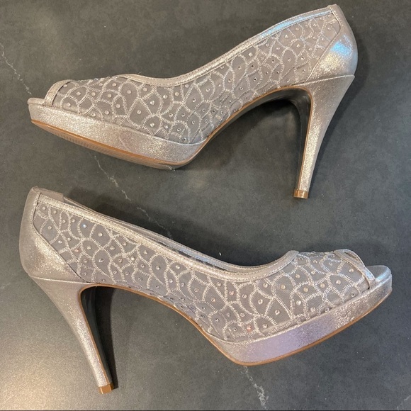 Adrianna Papell sz 11 Geslyn silver rhinestone heels and clutch set - Picture 8 of 15